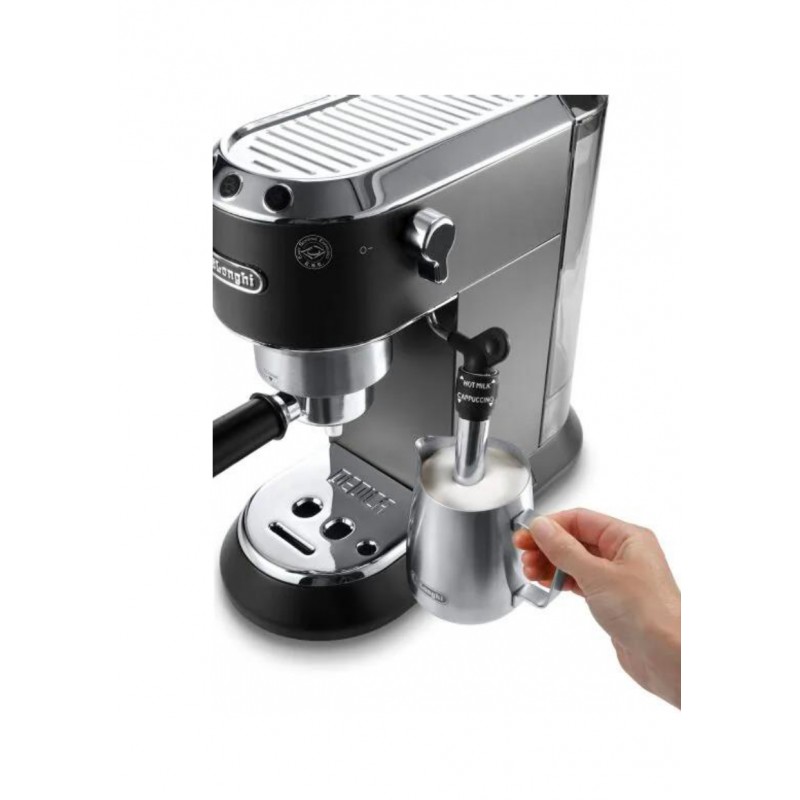 Delonghi Machine à expresso à percolateur Noire avec mousseur de lait